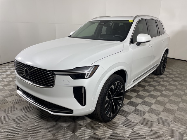 2025 Volvo XC90 AWD Plus photo 4