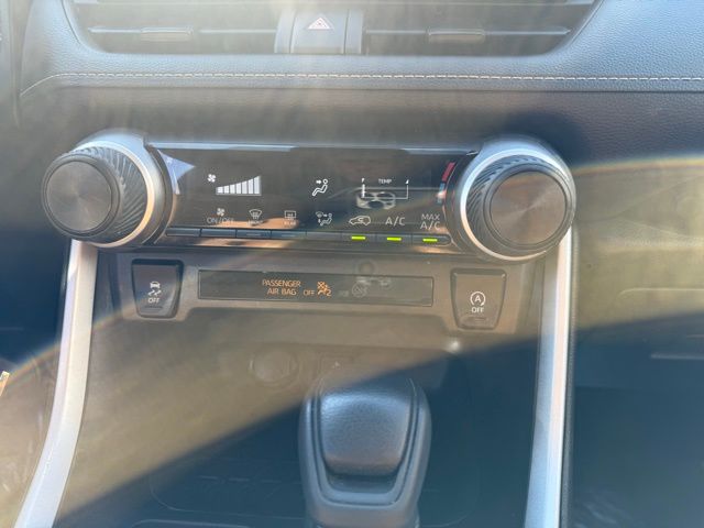 2022 Toyota RAV4 LE photo 18