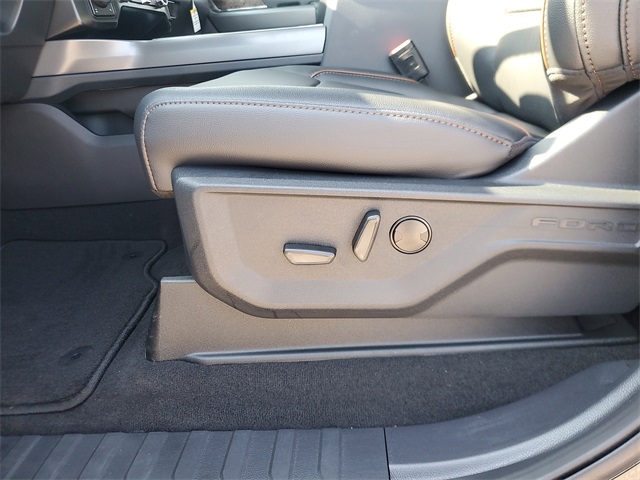 2025 Ford F-250 Lariat photo 17