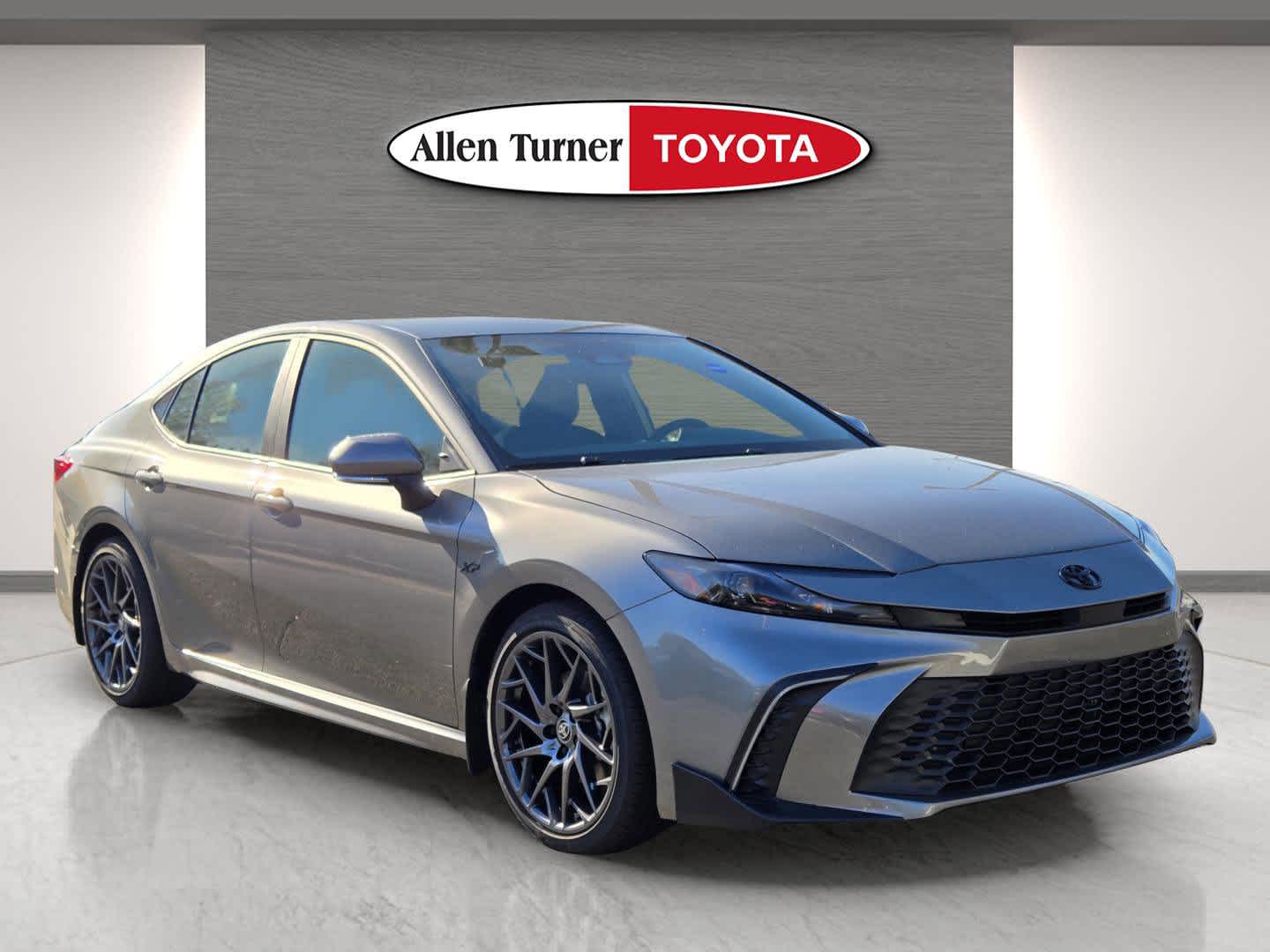 2025 Toyota Camry SE's photo