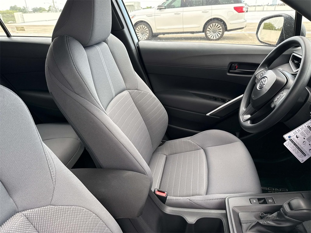2026 Toyota Corolla Cross L photo 8