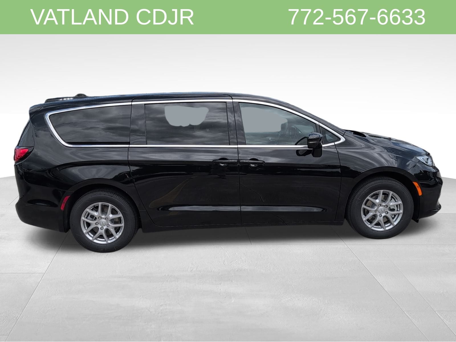 2026 Chrysler Pacifica photo 5