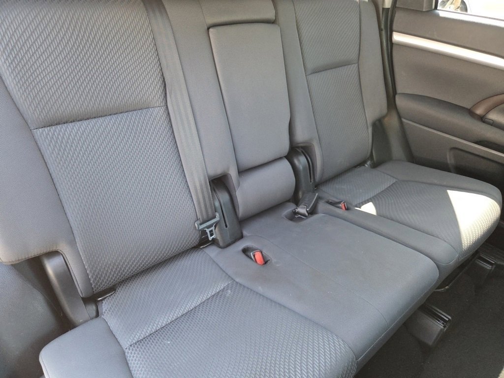 2019 Toyota Highlander LE Plus photo 21