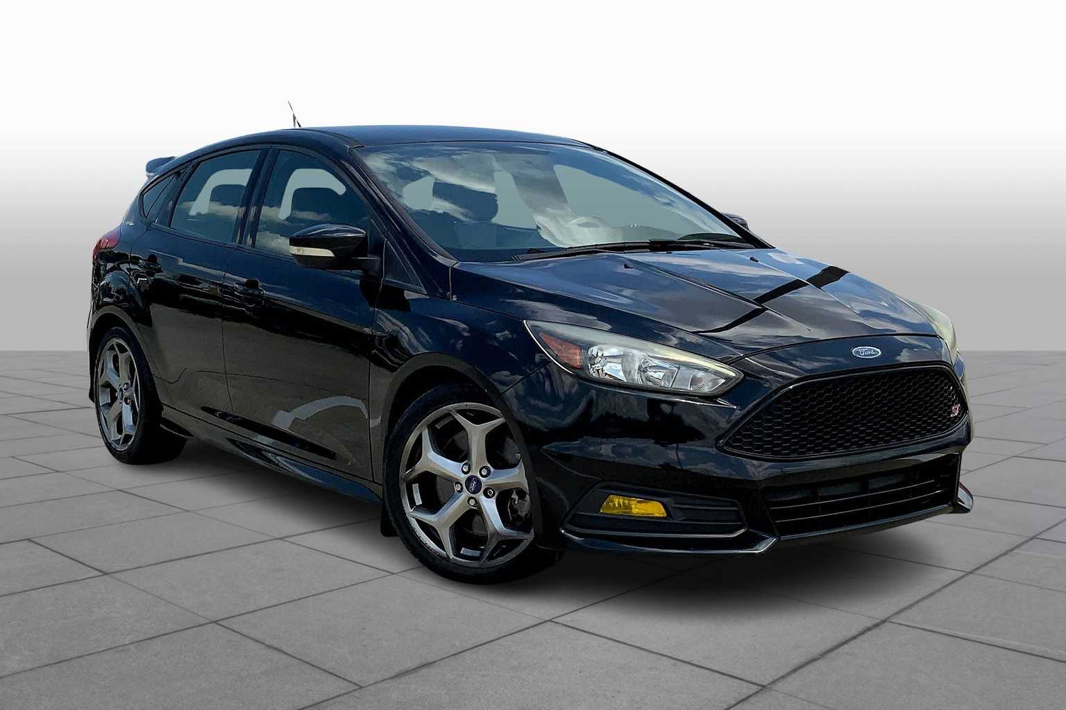 2017 Ford Focus ST photo 2