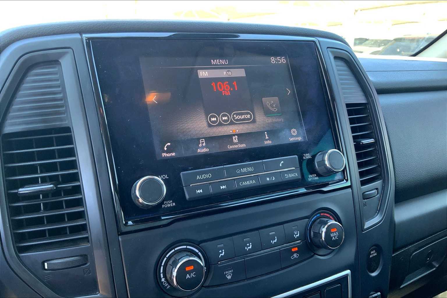 2023 Nissan Titan S Crew Cab photo 27