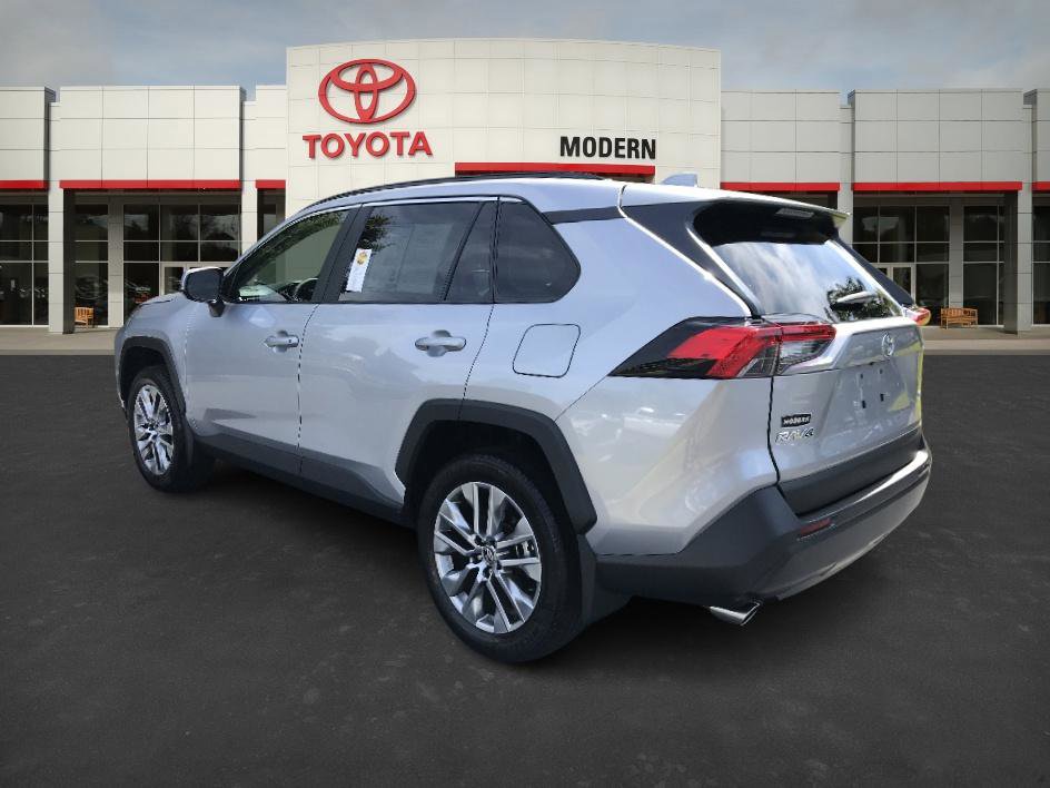 2023 Toyota RAV4 XLE Premium photo 3