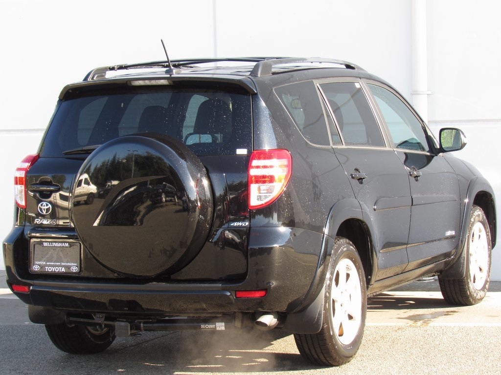 2011 Toyota RAV4 LE photo 6