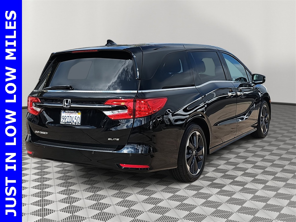 2023 Honda Odyssey Elite photo 2