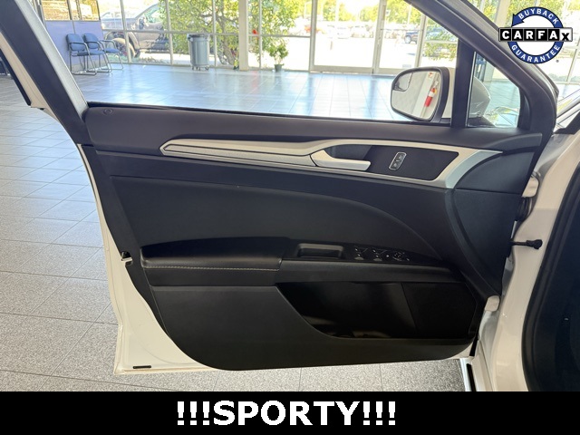 2020 Ford Fusion SE photo 21