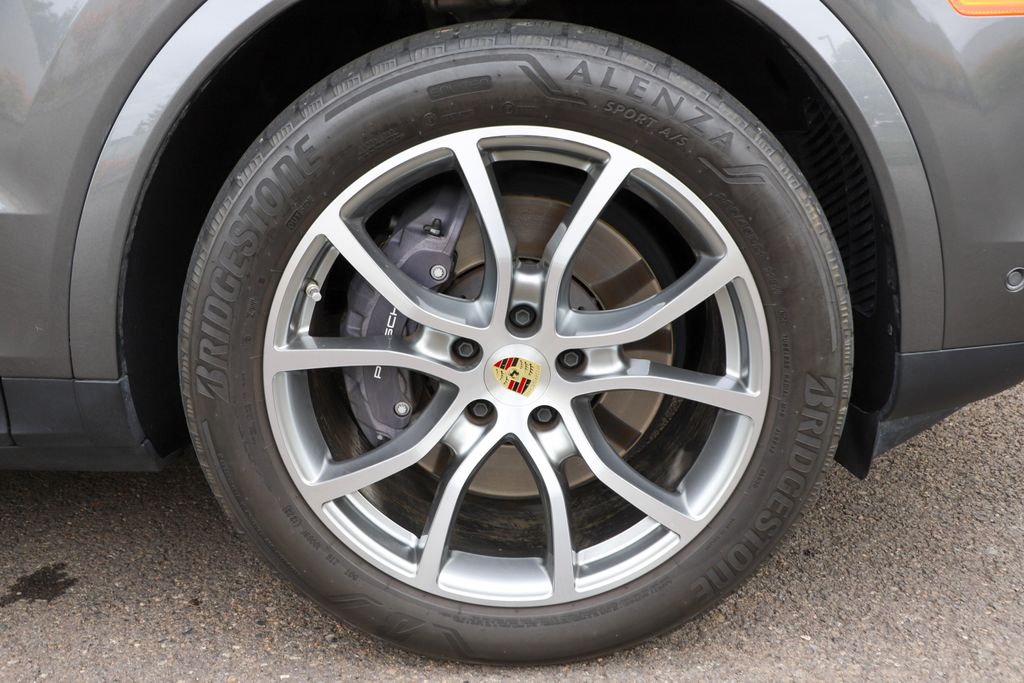 2024 Porsche Cayenne Coupe Base photo 50