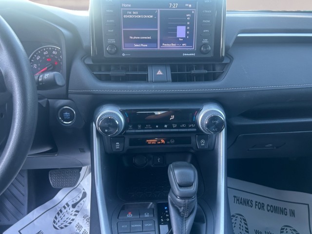 2022 Toyota RAV4 XLE photo 11