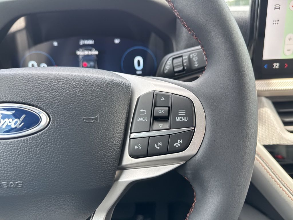 2025 Ford Explorer photo 26
