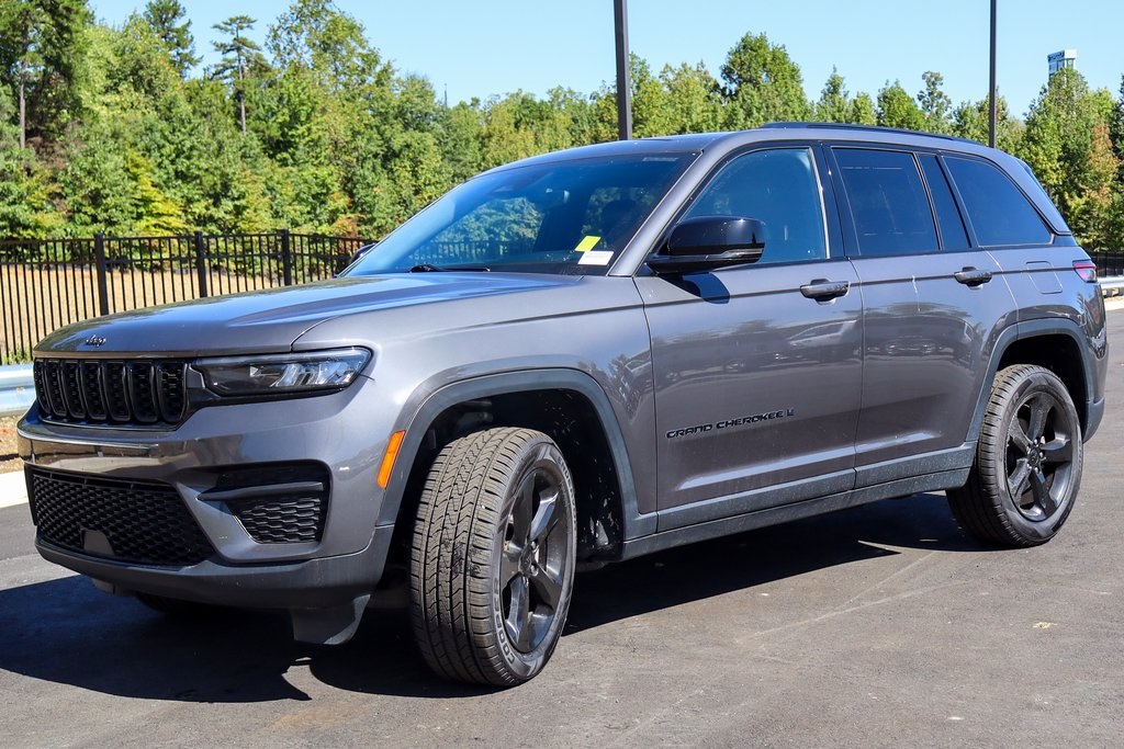 2022 Jeep Grand Cherokee Altitude photo 3