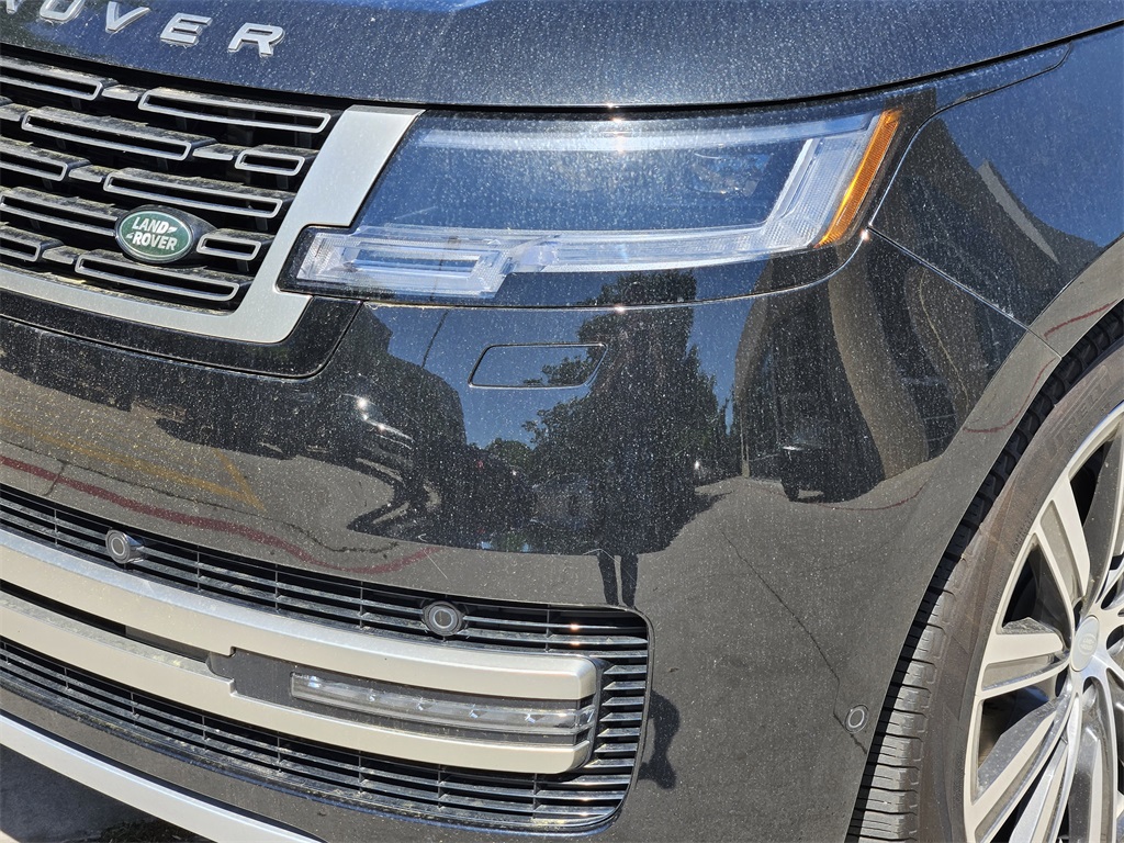 2023 Land Rover Range Rover SE photo 6