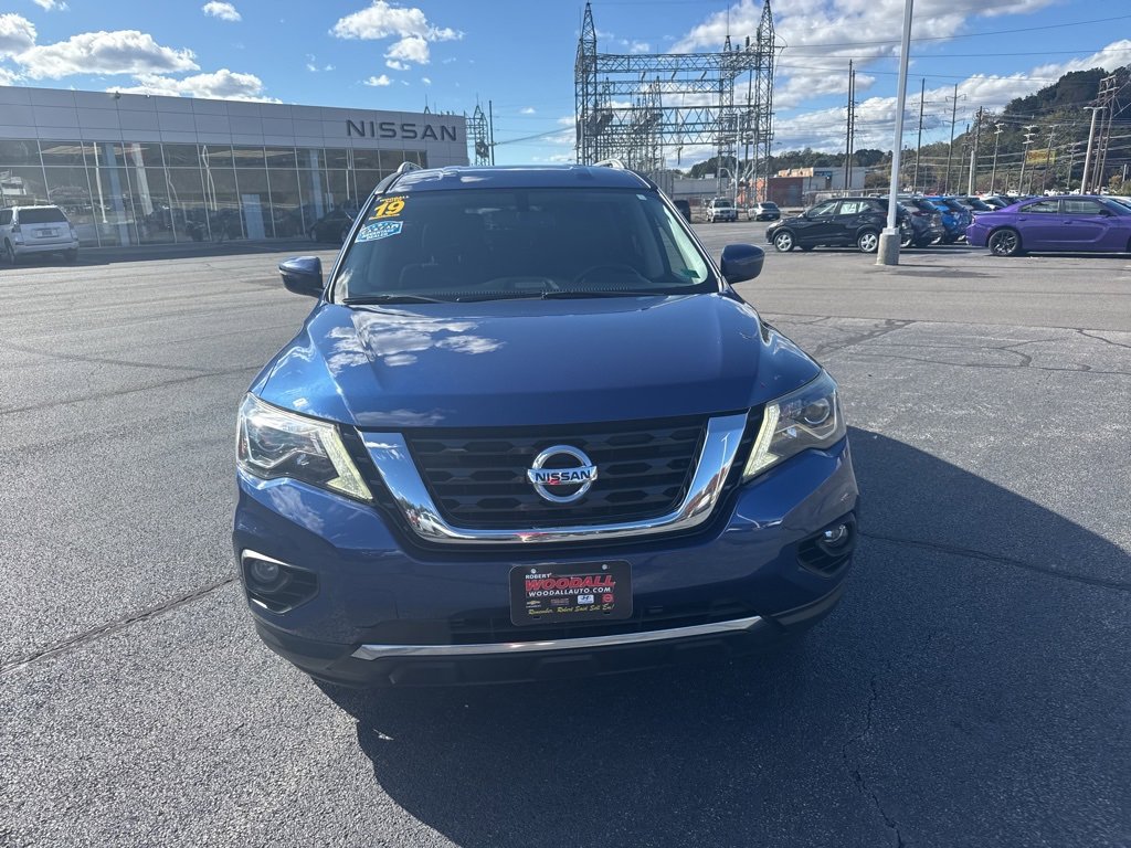 2019 Nissan Pathfinder SV photo 2