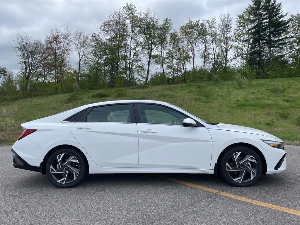 2025 Hyundai Elantra Hybrid Limited photo 3