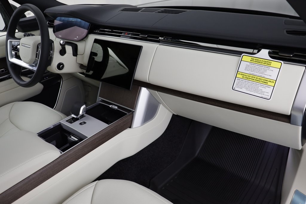2025 Land Rover Range Rover SE photo 15