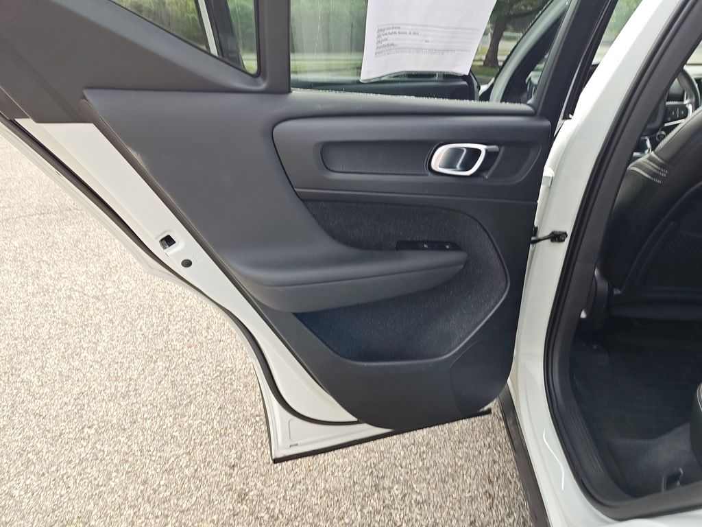 2021 Volvo XC40 T5 R-Design photo 27
