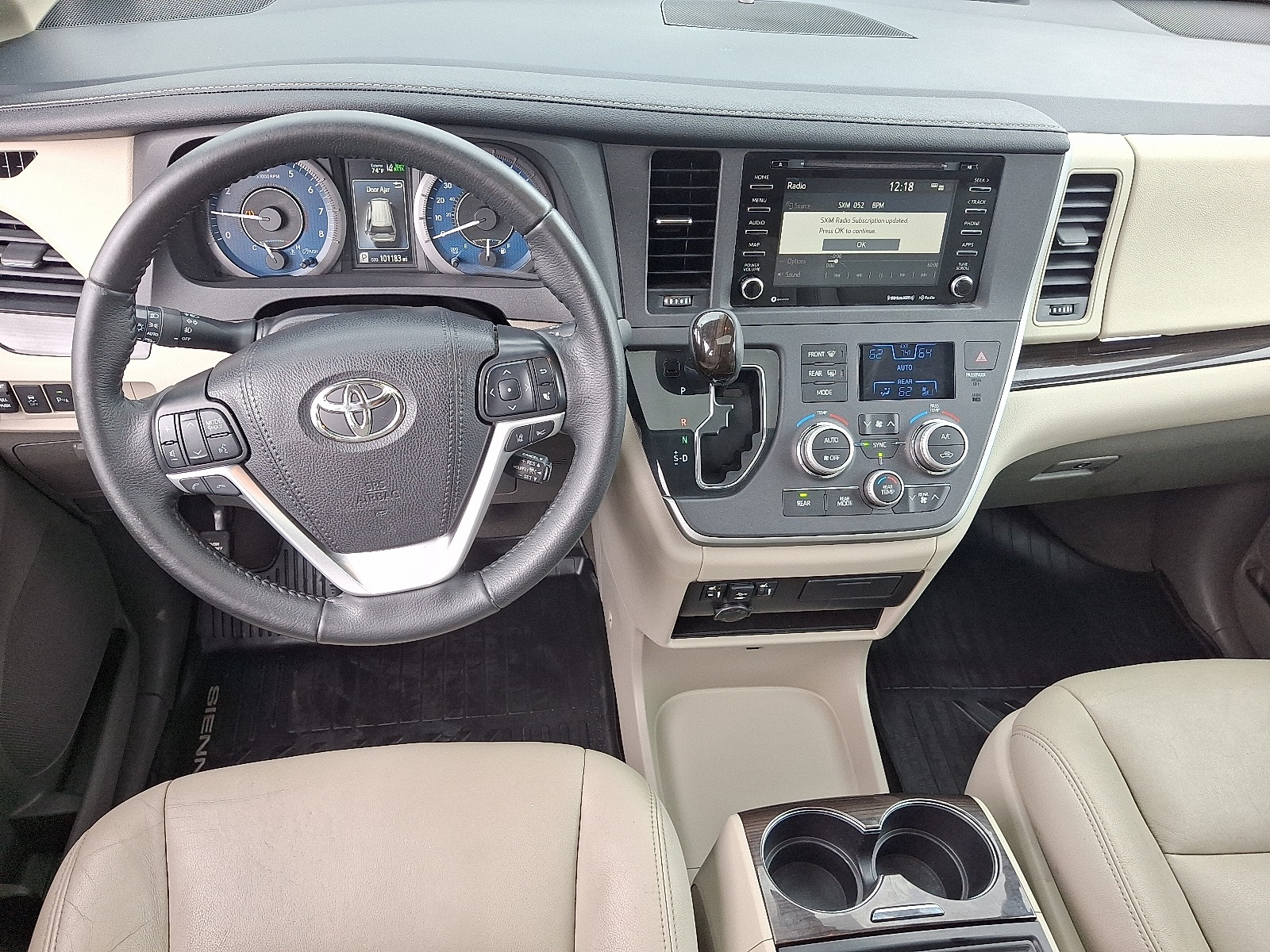 2020 Toyota Sienna XLE photo 14