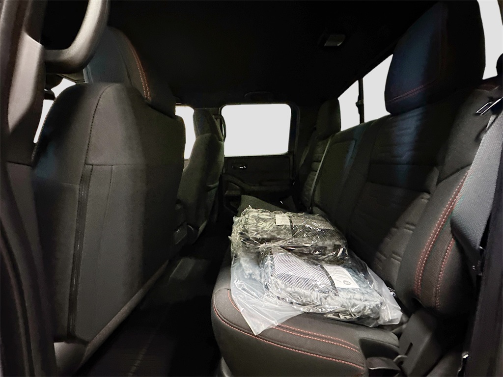 2025 Nissan Frontier PRO-4X photo 13