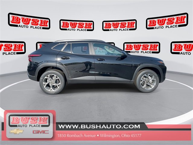 2025 Chevrolet Trax LT photo 3