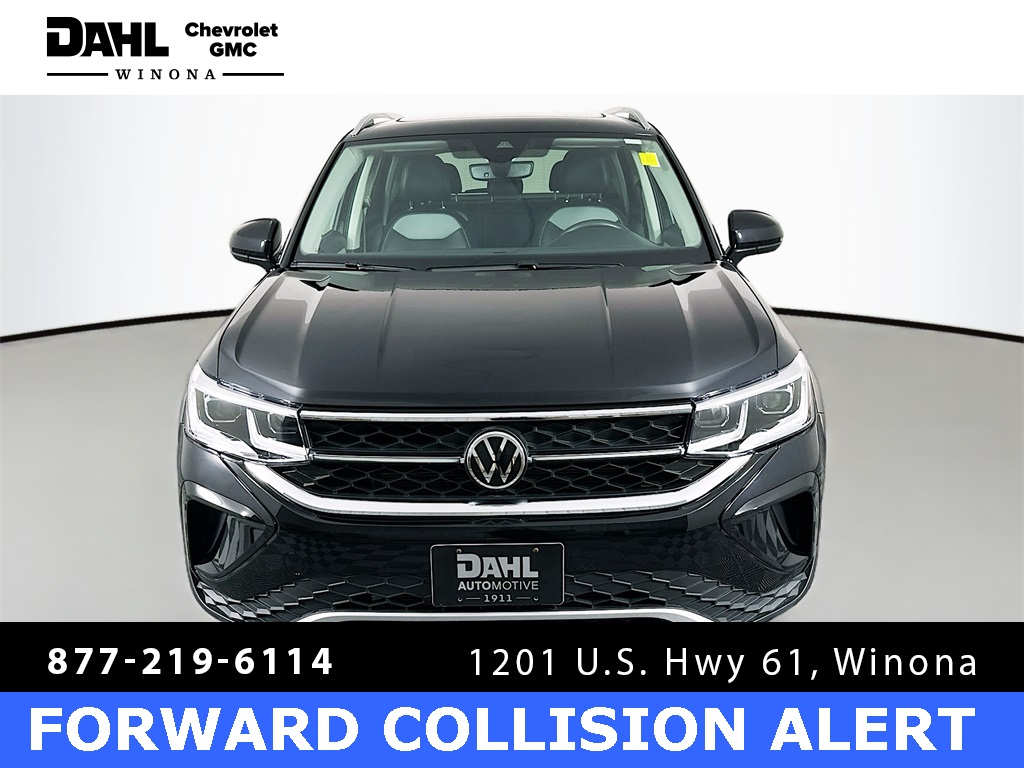 2022 Volkswagen Taos SEL photo 2