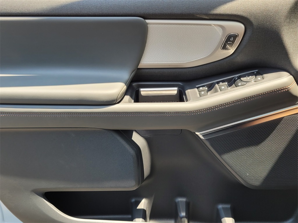 2025 Ford Expedition photo 26