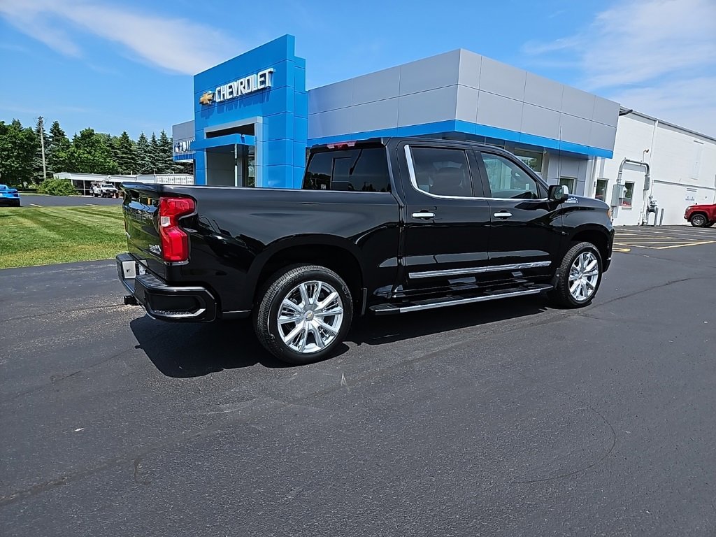 2025 Chevrolet Silverado 1500 High Country photo 3