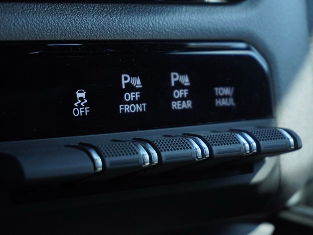 New 2026 Granite Crystal Metallic Clear-Coat Exterior Paint RAM Big Horn Sport Appearance Edition image 17