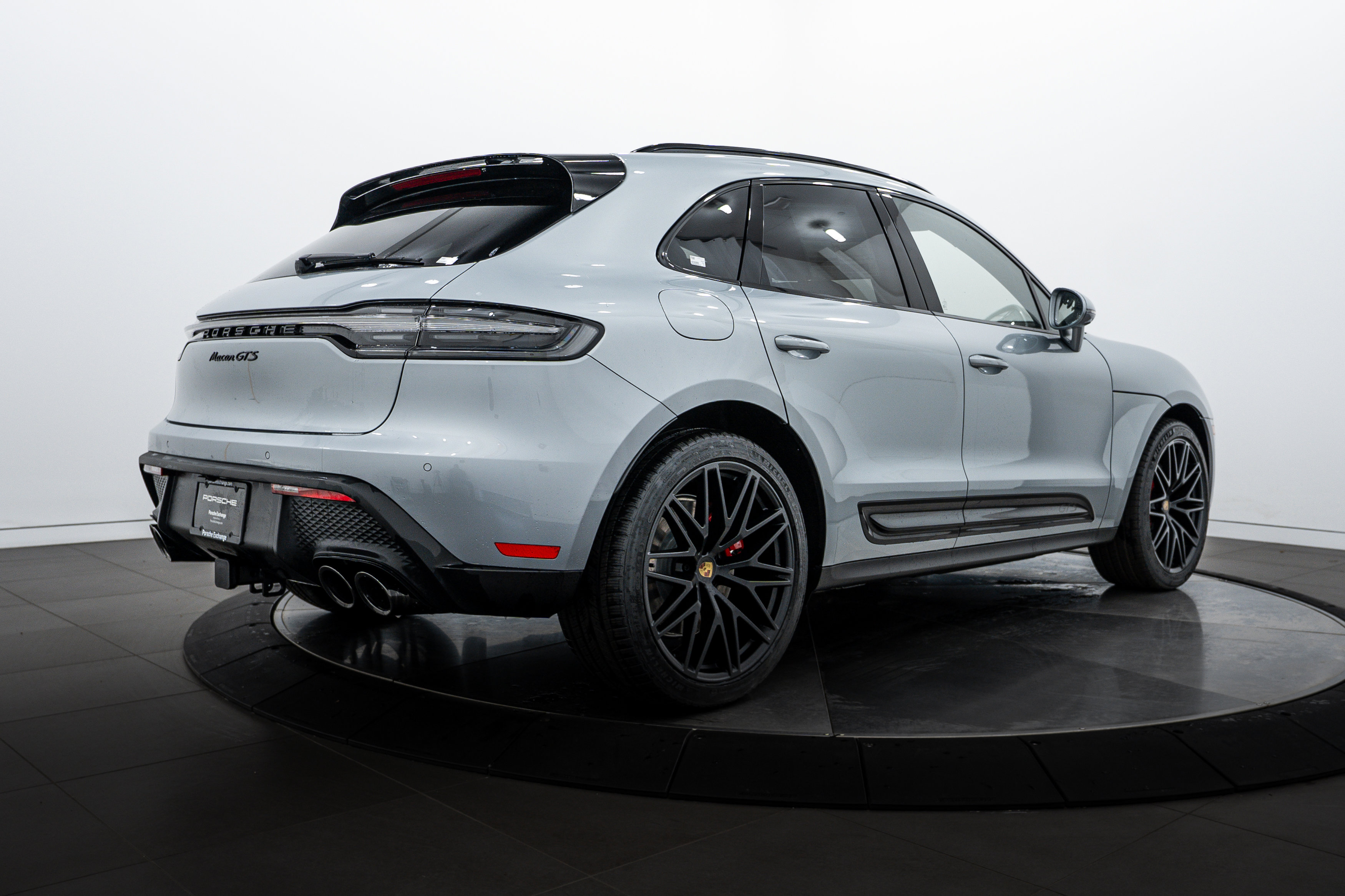 2025 Porsche Macan GTS photo 4