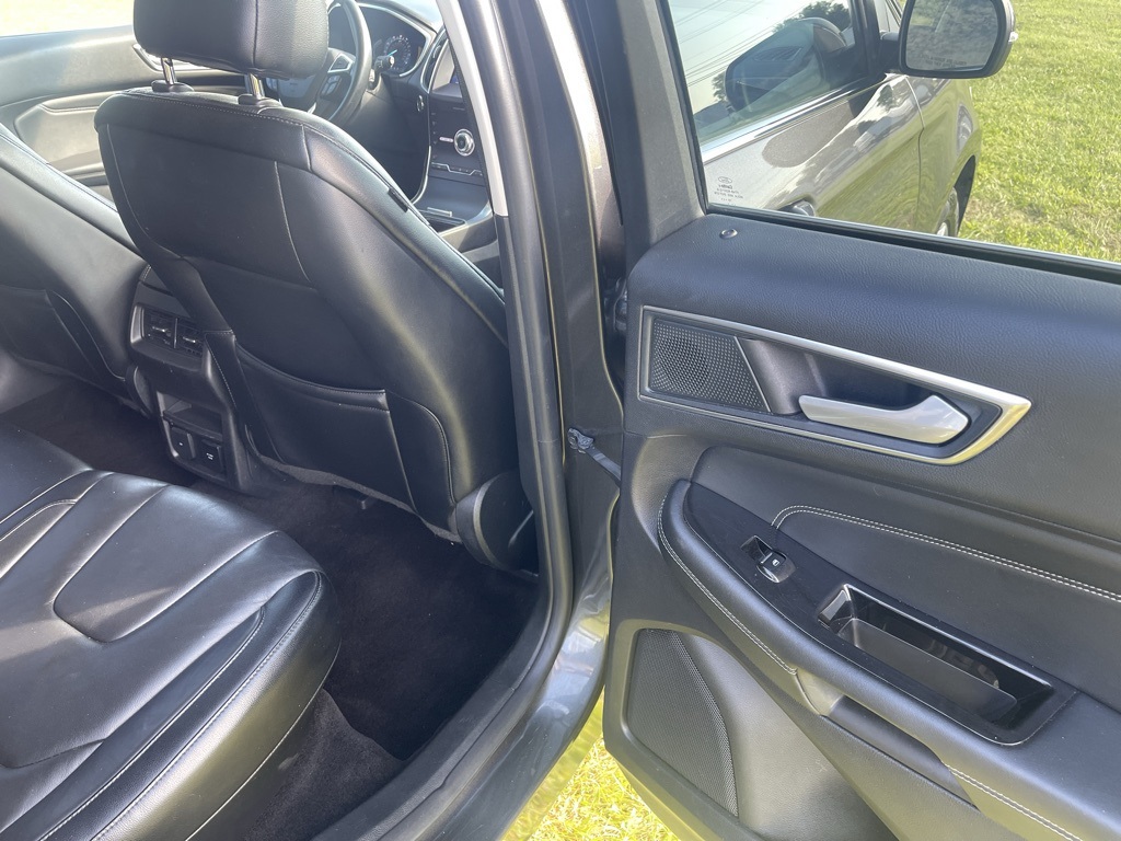 2020 Ford Edge Titanium photo 24