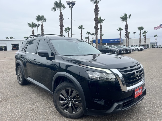 2022 Nissan Pathfinder SV's photo