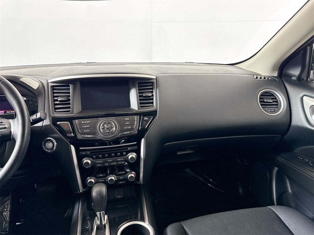 2019 Nissan Pathfinder SV photo 8