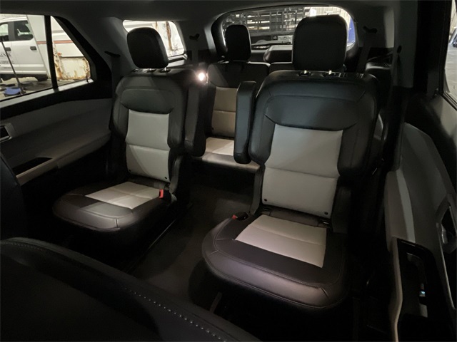 2023 Ford Explorer XLT photo 29