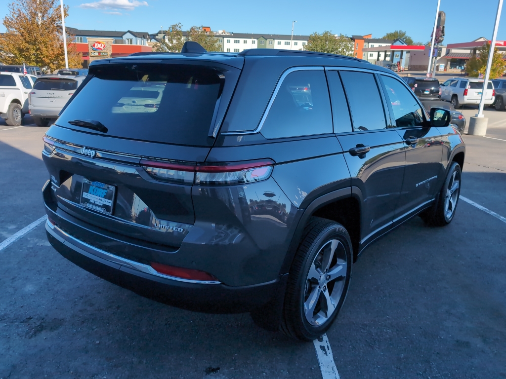 2025 Jeep Grand Cherokee Limited photo 3