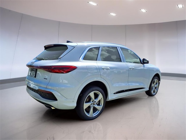 2025 Audi Q5 Premium Plus photo 2