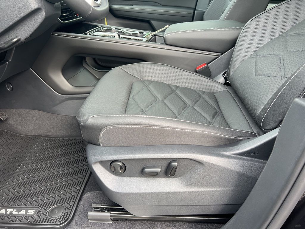 2026 Volkswagen Atlas SE Technology photo 17