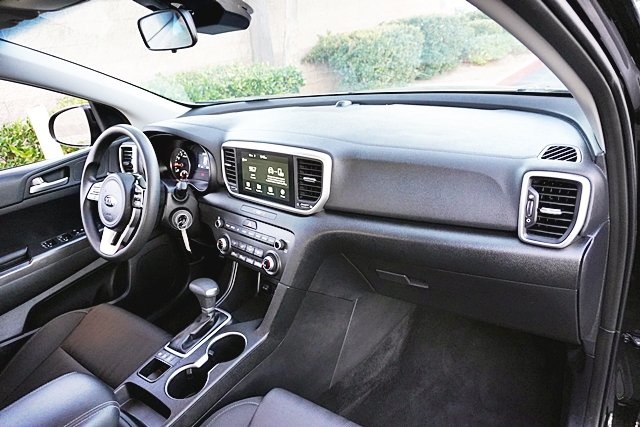 Used 2022 Black Kia LX image 9