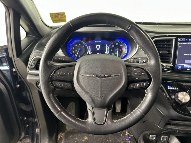 2021 Chrysler Pacifica Touring photo 4