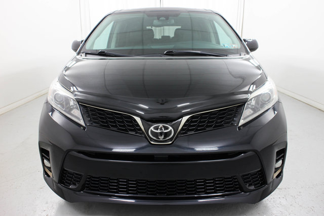 2019 Toyota Sienna SE photo 3