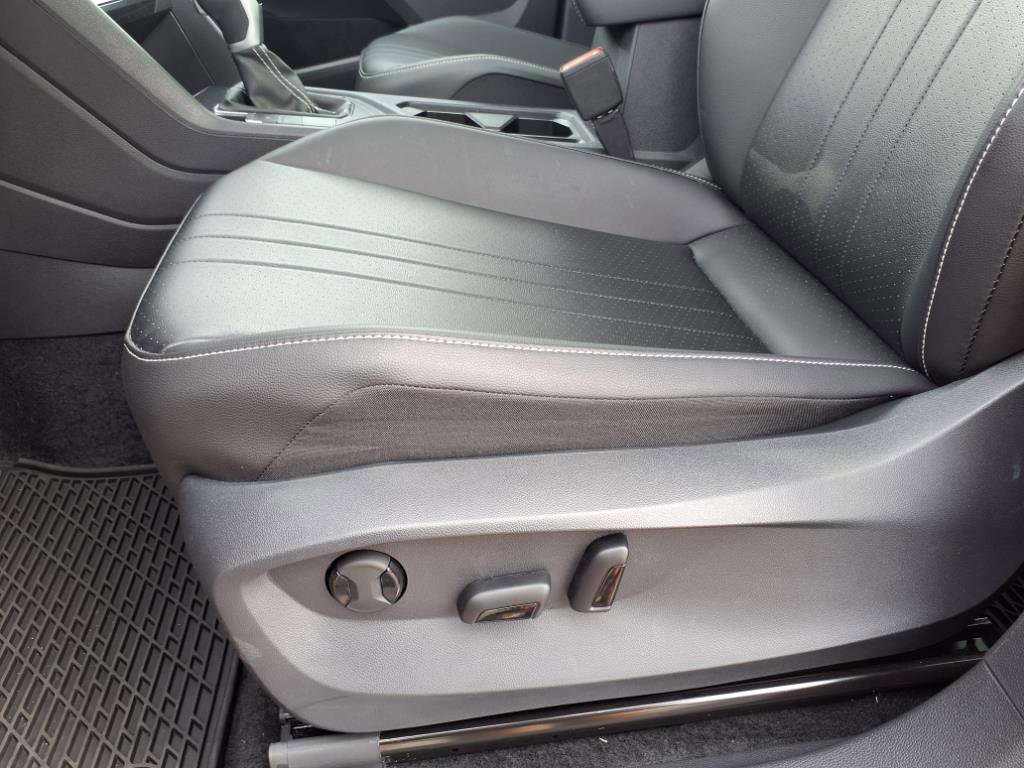 2024 Volkswagen Tiguan SE R-Line Black photo 4