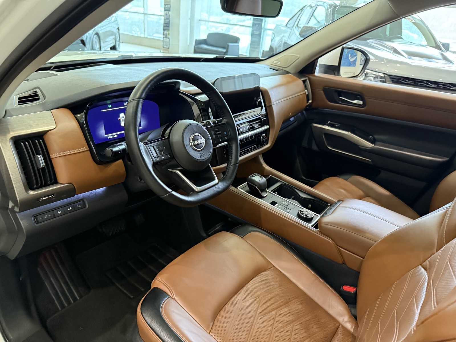2023 Nissan Pathfinder Platinum photo 12