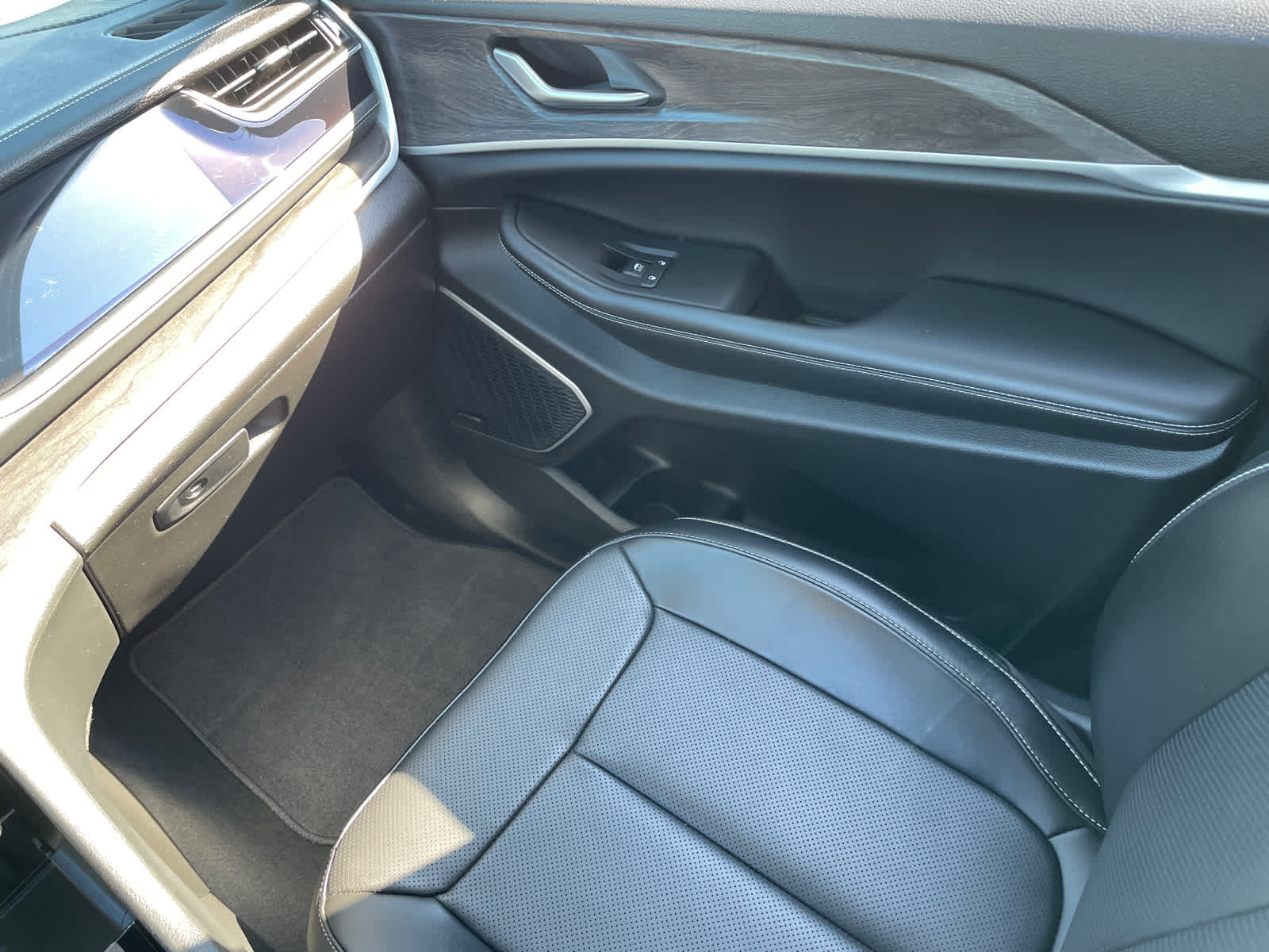2023 Jeep Cherokee 4xe photo 15