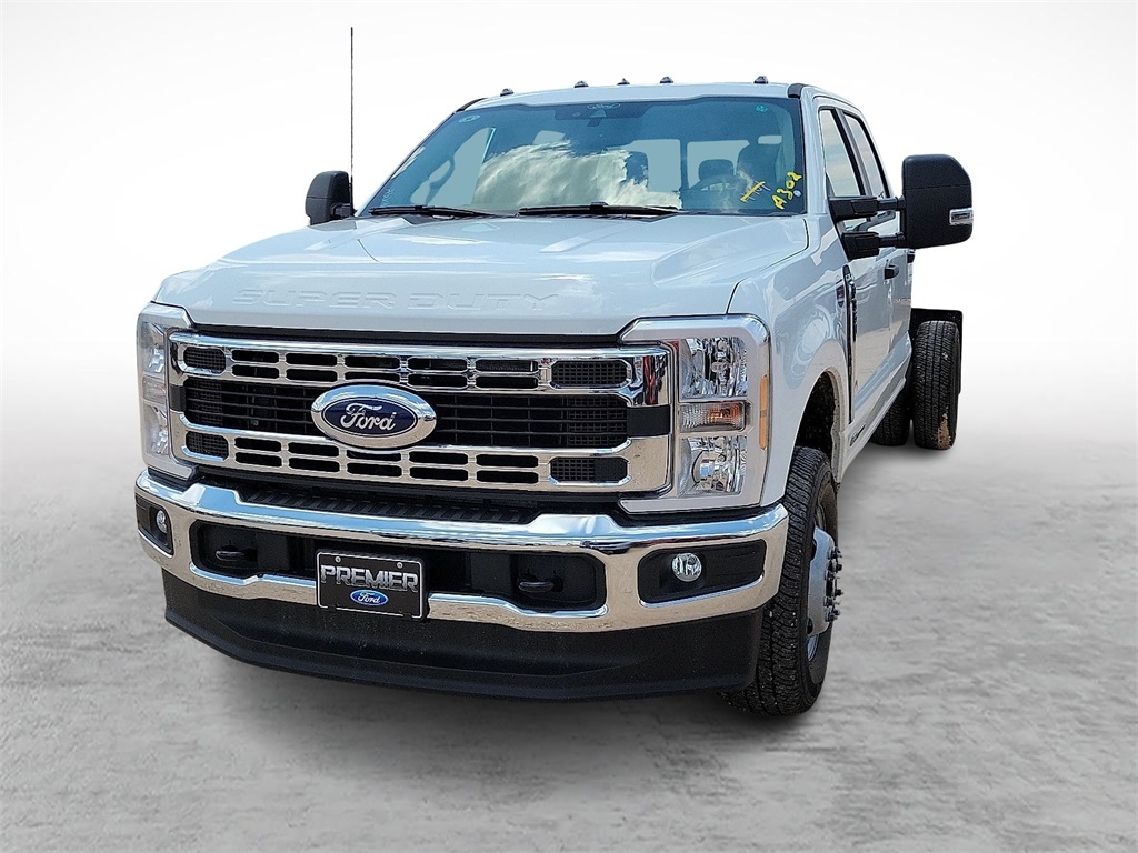 2025 Ford F-350 photo 4