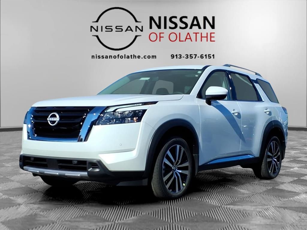 2025 Nissan Pathfinder Platinum's photo