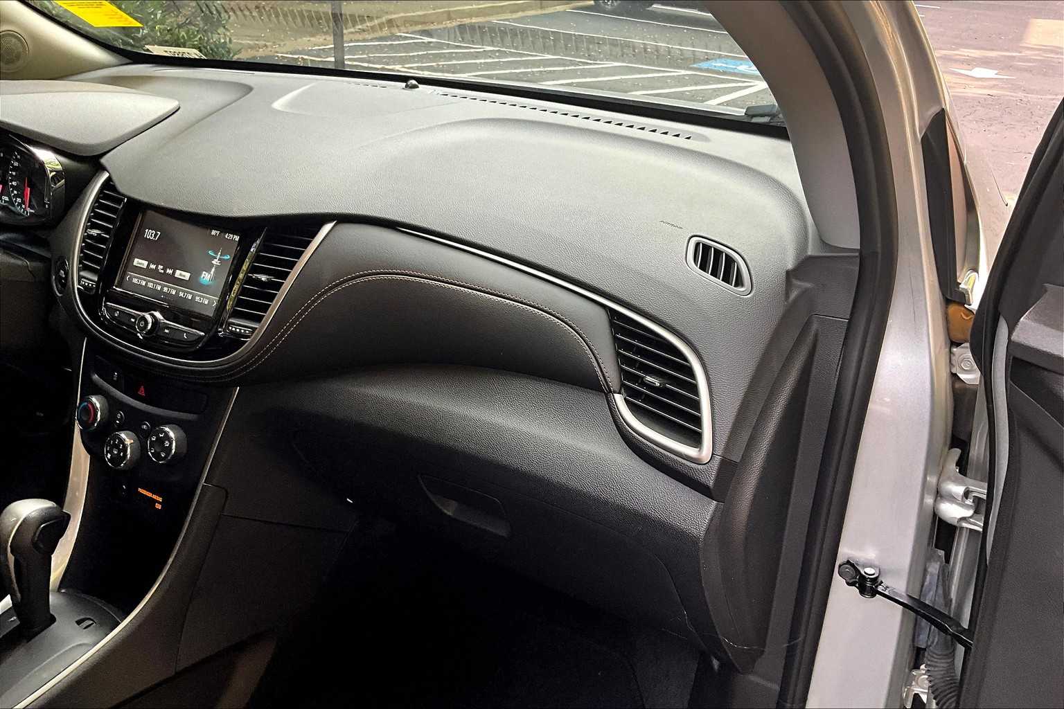 2017 Chevrolet Trax LT photo 16