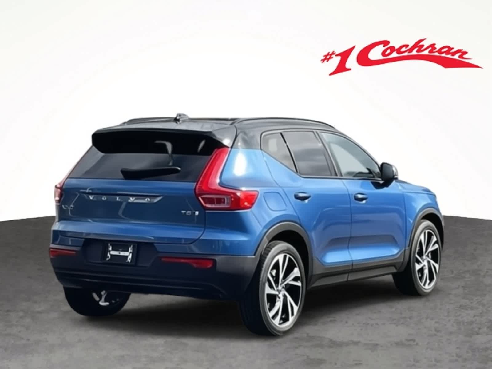 2021 Volvo XC40 R-Design photo 2