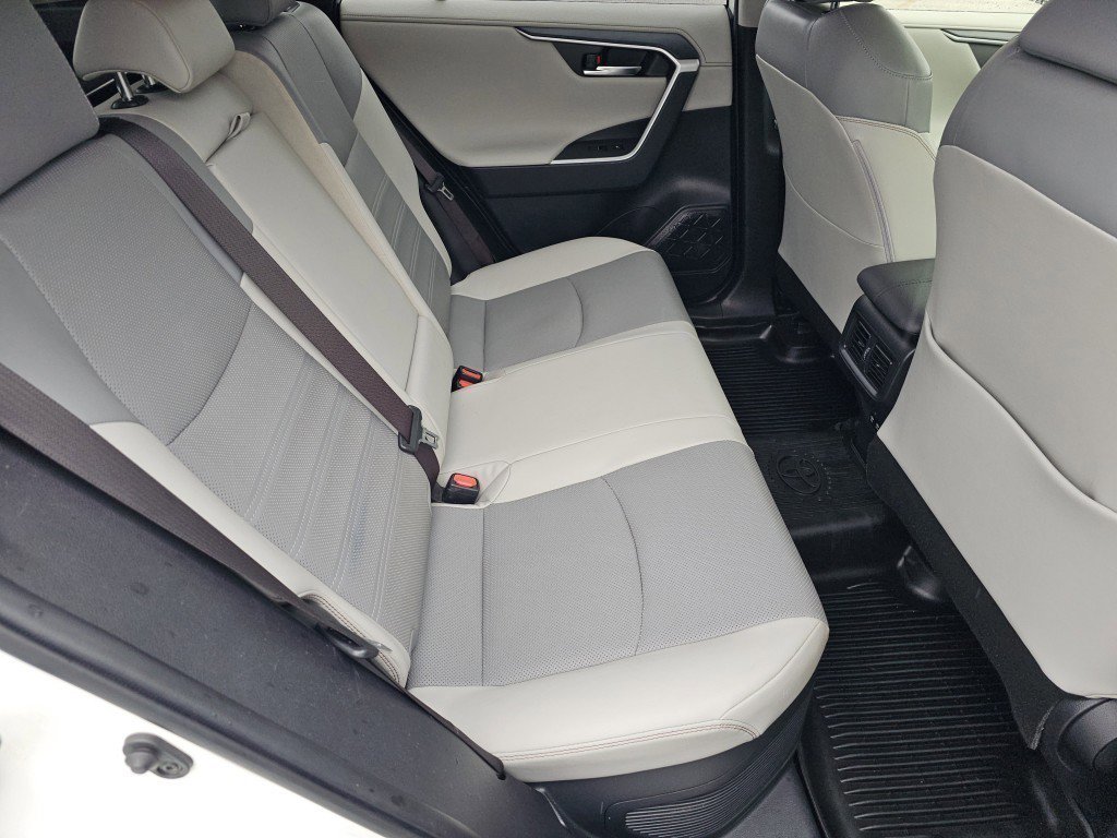 2019 Toyota RAV4 Hybrid Limited photo 4