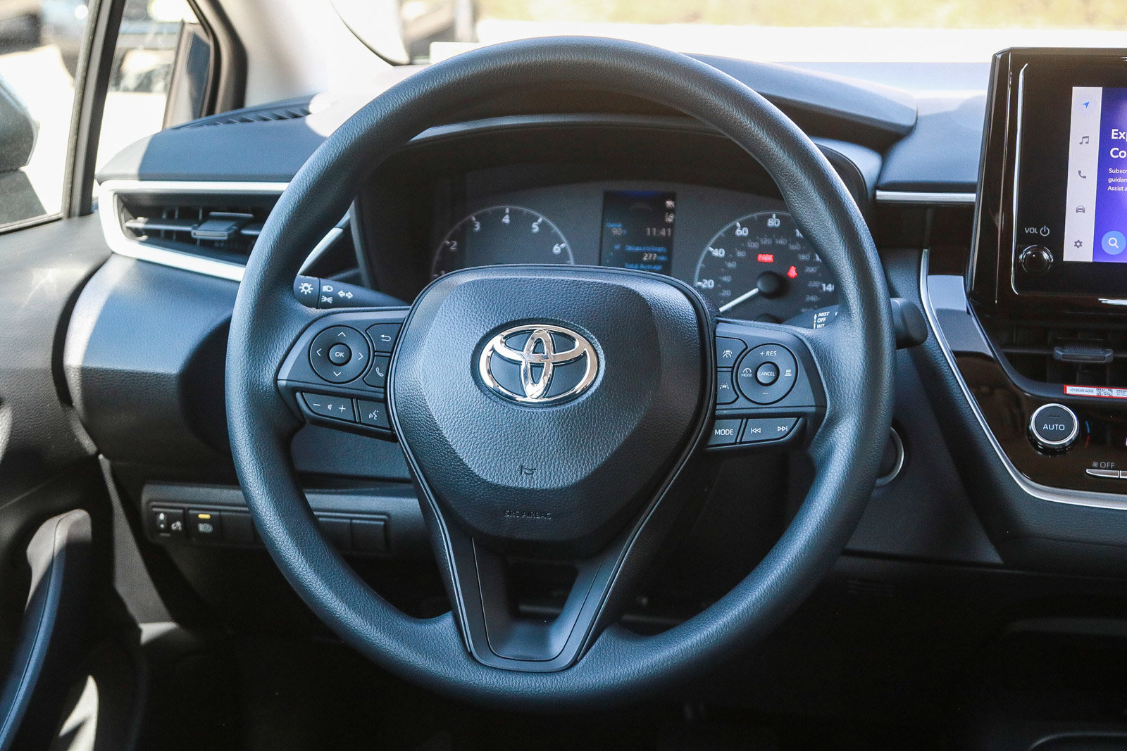 2025 Toyota Corolla LE photo 15