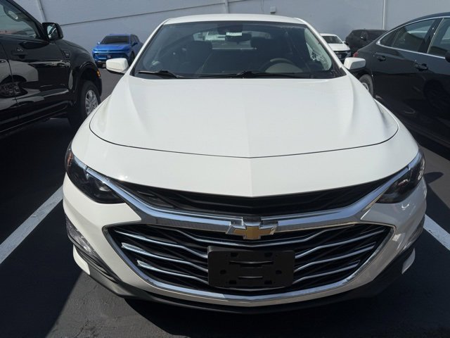 2022 Chevrolet Malibu 1LT photo 2